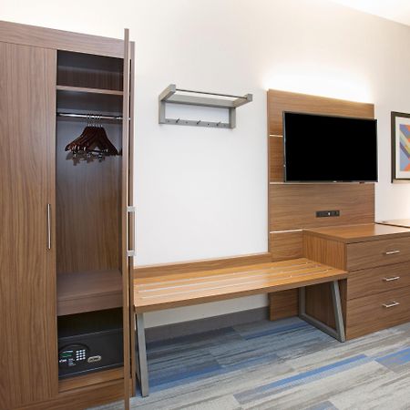 Holiday Inn Express Kansas City - At The Legends! By Ihg Bonner Springs Chambre photo