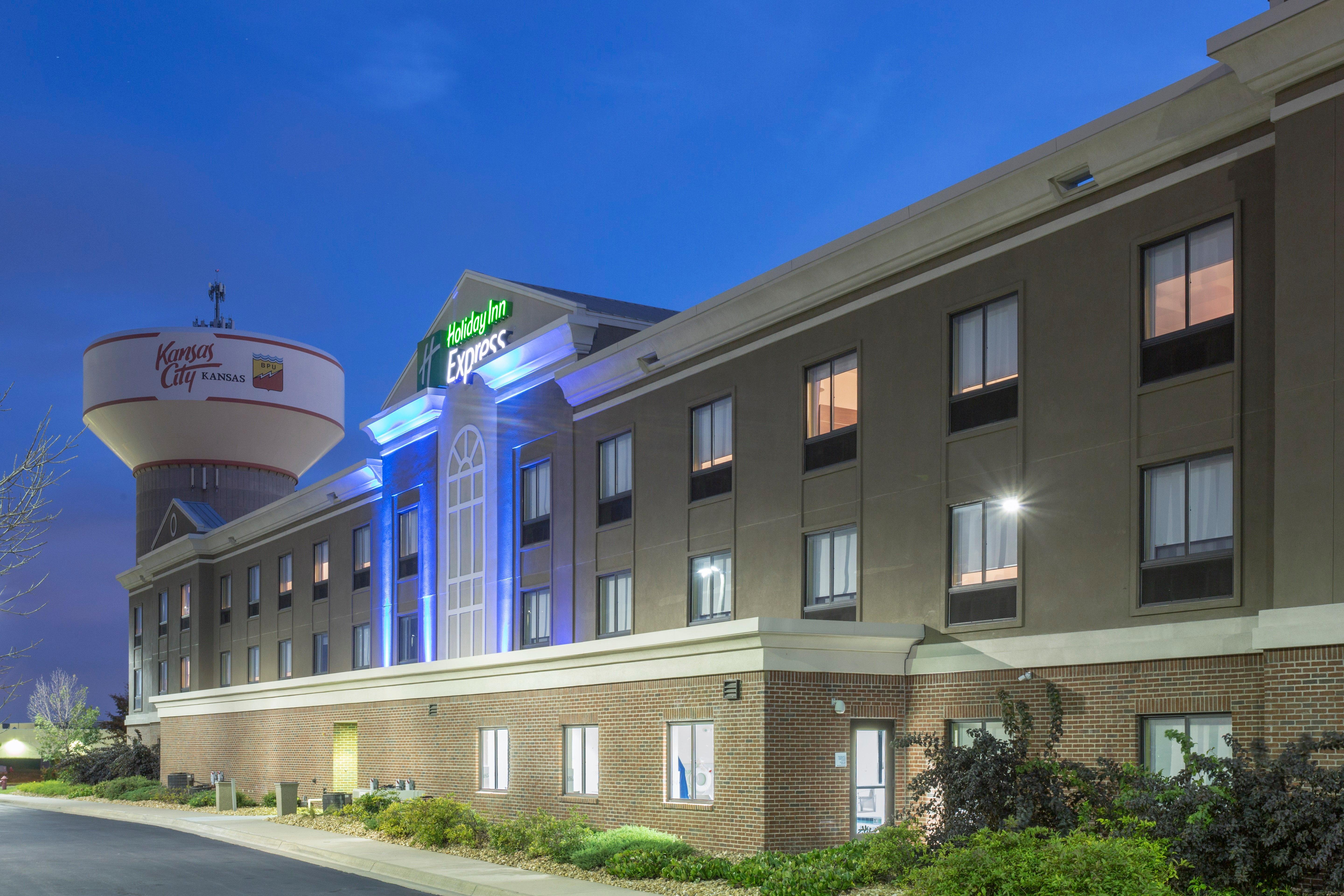 Holiday Inn Express Kansas City - At The Legends! By Ihg Bonner Springs Extérieur photo