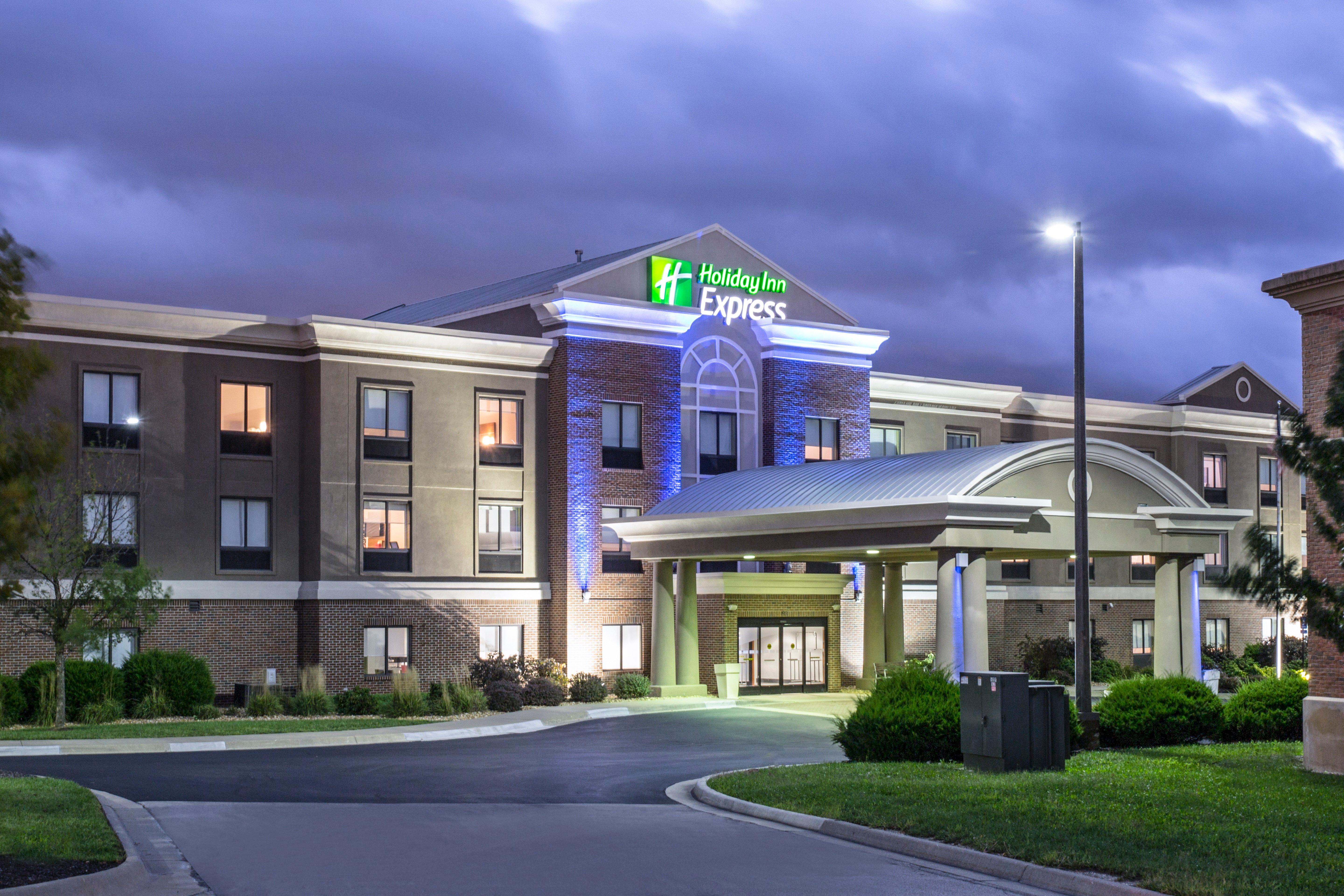 Holiday Inn Express Kansas City - At The Legends! By Ihg Bonner Springs Extérieur photo