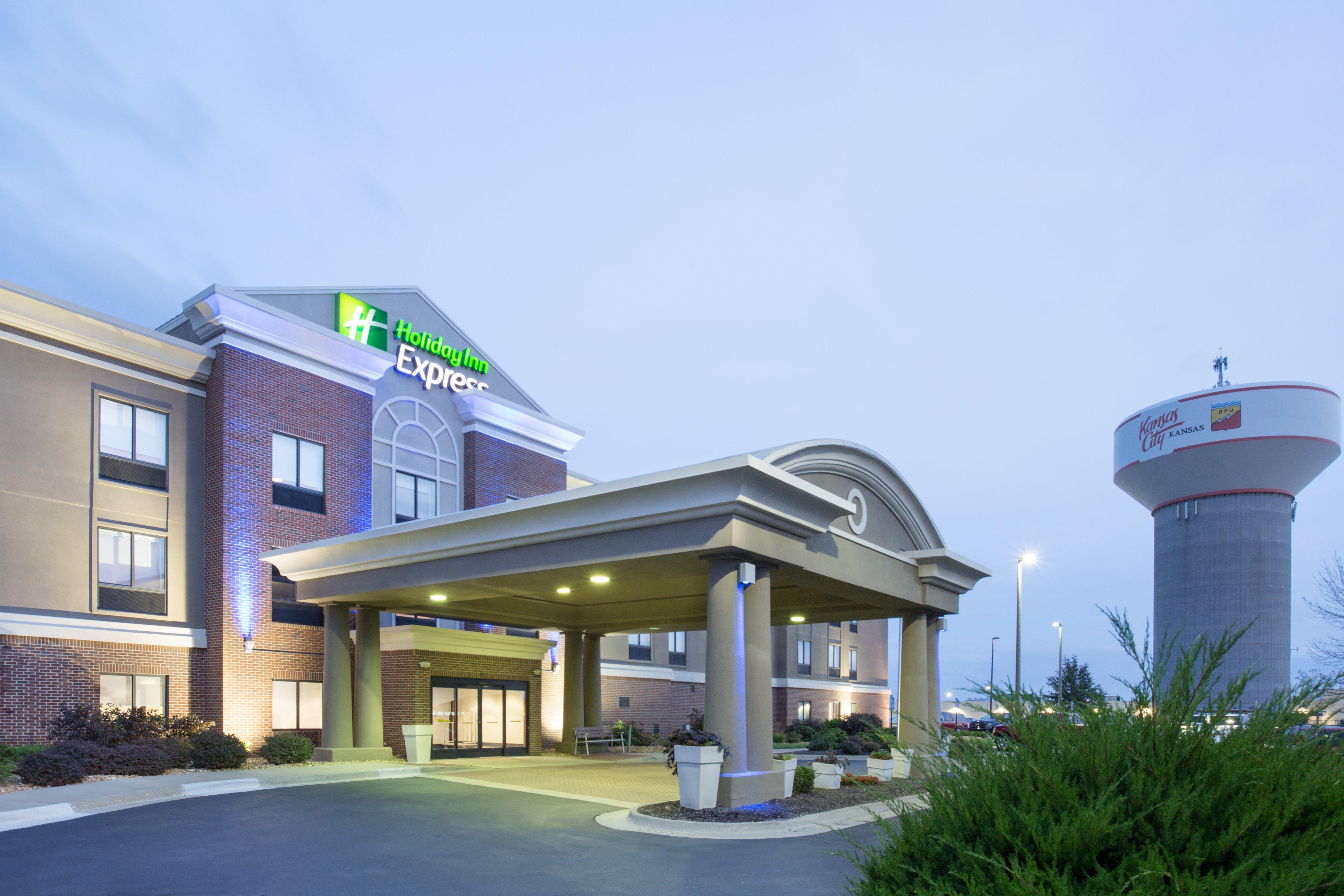 Holiday Inn Express Kansas City - At The Legends! By Ihg Bonner Springs Extérieur photo
