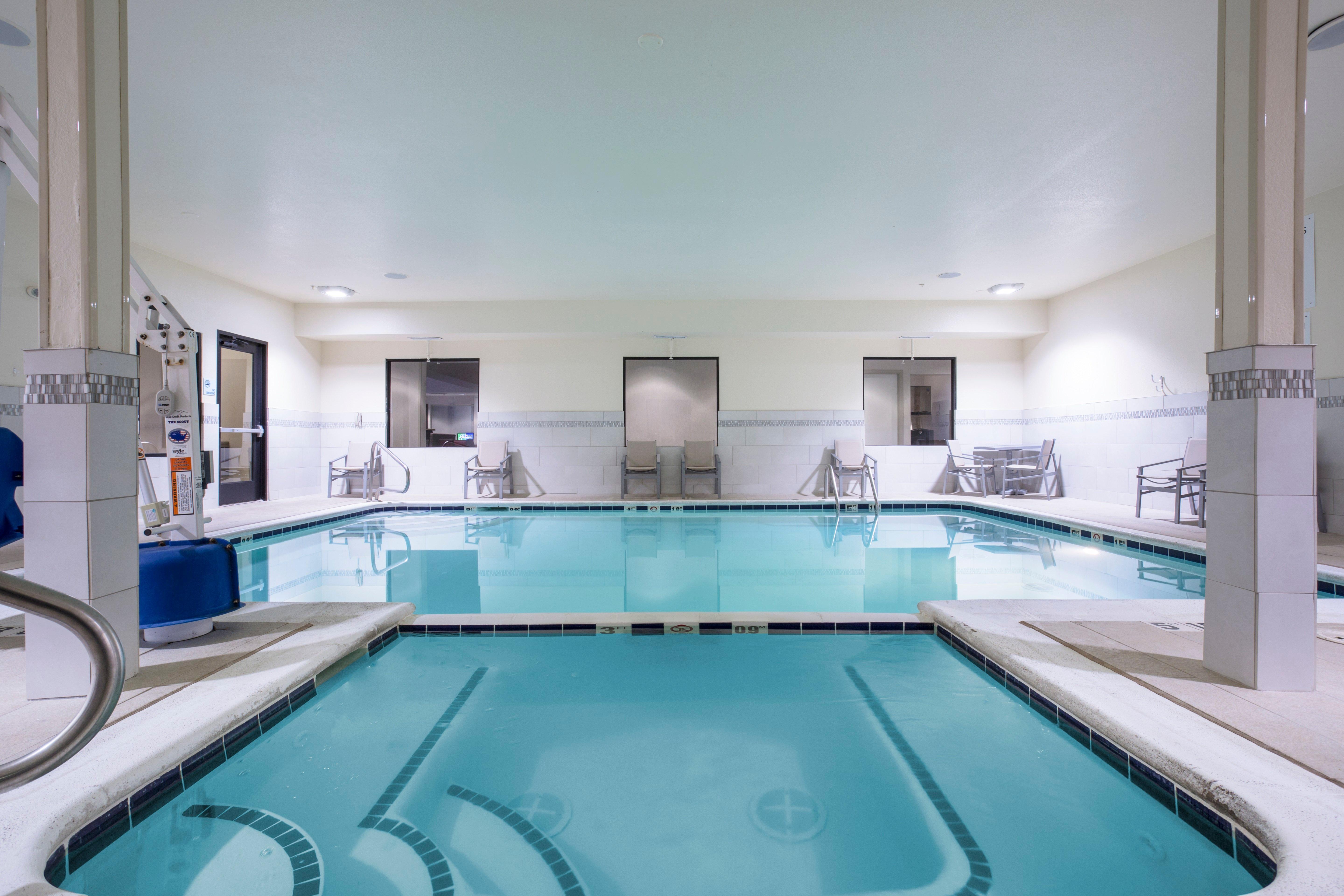 Holiday Inn Express Kansas City - At The Legends! By Ihg Bonner Springs Extérieur photo