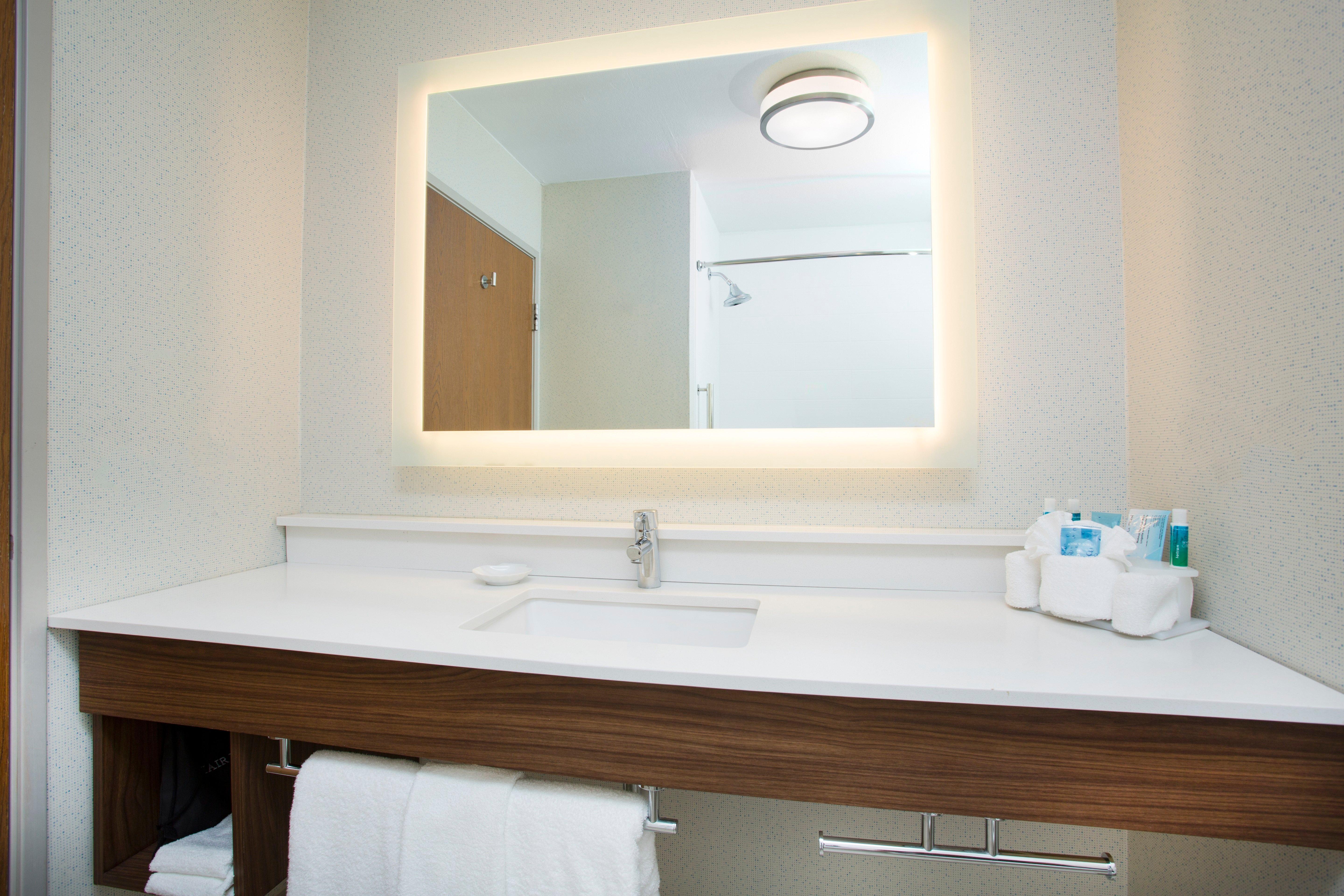 Holiday Inn Express Kansas City - At The Legends! By Ihg Bonner Springs Extérieur photo