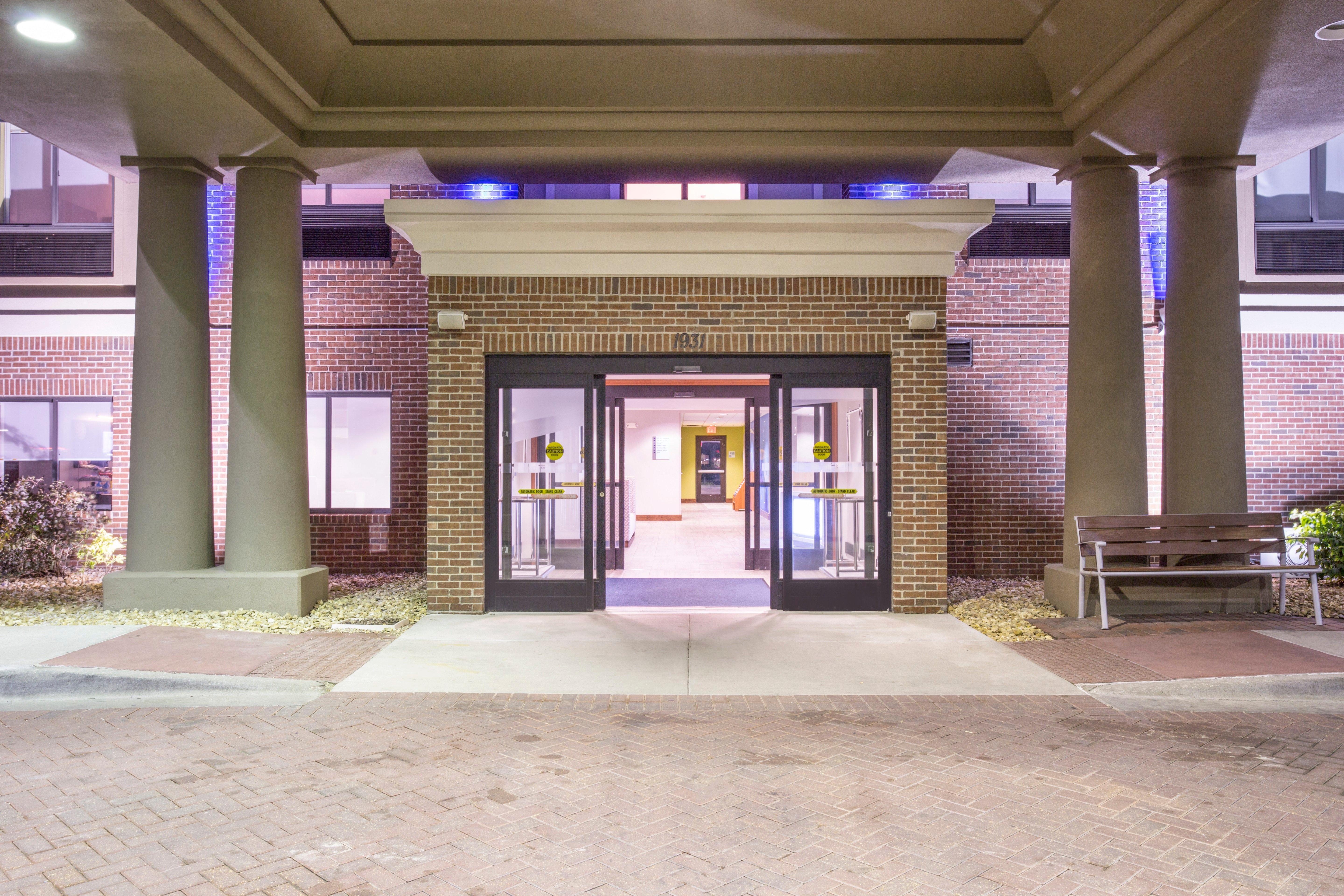 Holiday Inn Express Kansas City - At The Legends! By Ihg Bonner Springs Extérieur photo