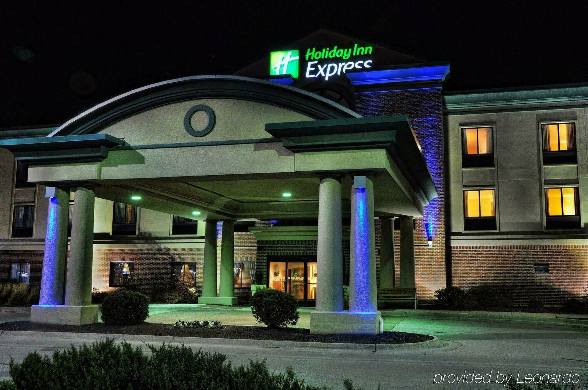 Holiday Inn Express Kansas City - At The Legends! By Ihg Bonner Springs Extérieur photo