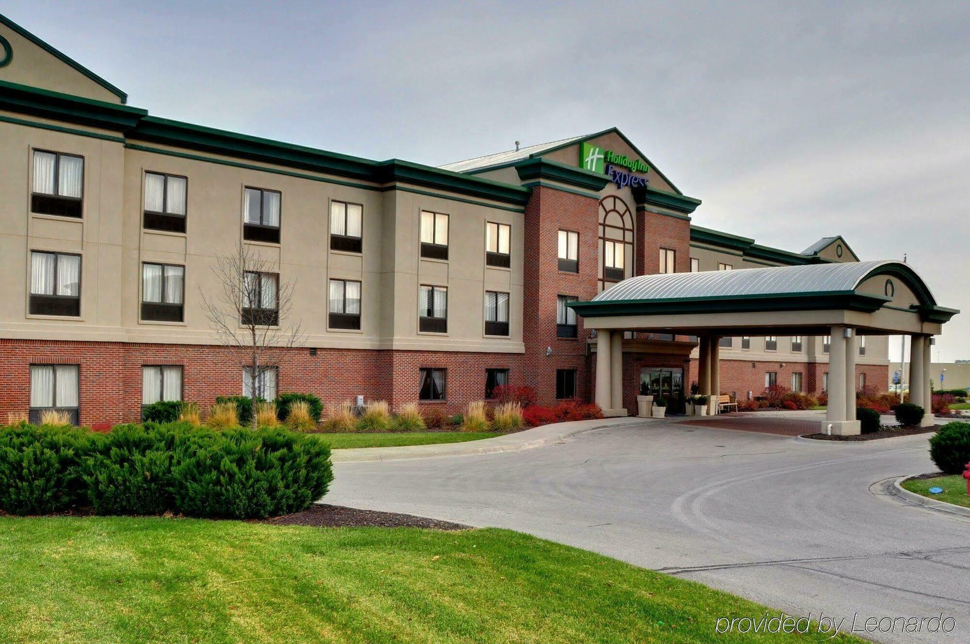 Holiday Inn Express Kansas City - At The Legends! By Ihg Bonner Springs Extérieur photo